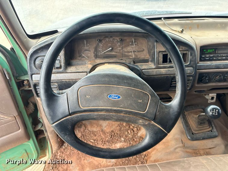 image for item EK0002 1994 Ford F450 Super Duty utility / service truck