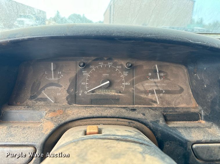 image for item EK0002 1994 Ford F450 Super Duty utility / service truck