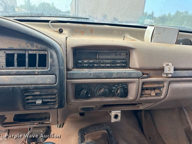 image for item EK0002 1994 Ford F450 Super Duty utility / service truck