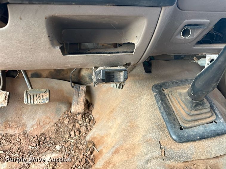 image for item EK0002 1994 Ford F450 Super Duty utility / service truck