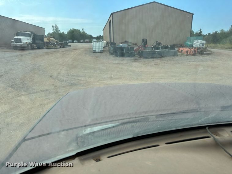 image for item EK0002 1994 Ford F450 Super Duty utility / service truck