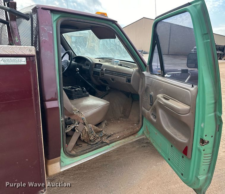 image for item EK0002 1994 Ford F450 Super Duty utility / service truck