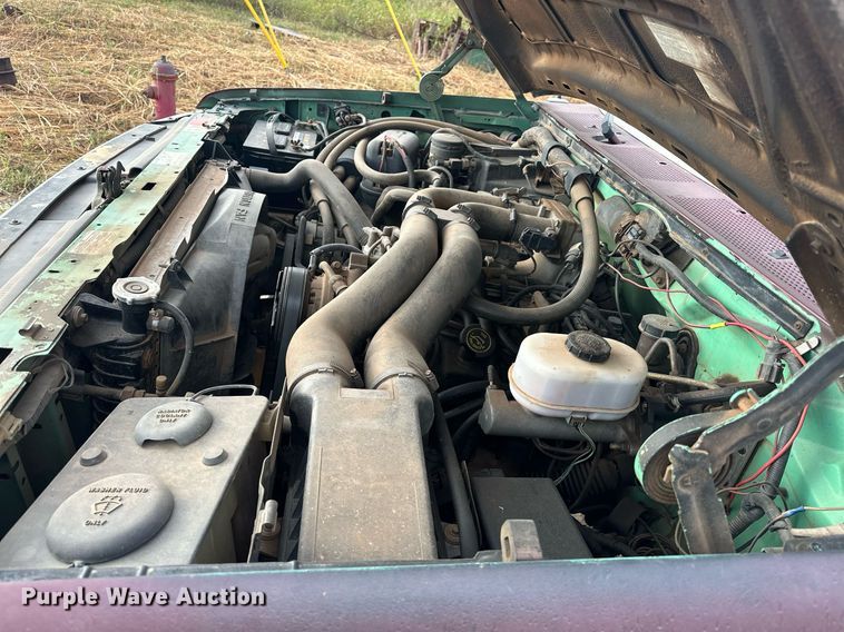 image for item EK0002 1994 Ford F450 Super Duty utility / service truck