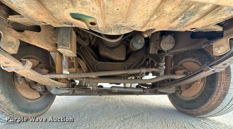 image for item EK0002 1994 Ford F450 Super Duty utility / service truck