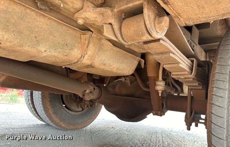 image for item EK0002 1994 Ford F450 Super Duty utility / service truck