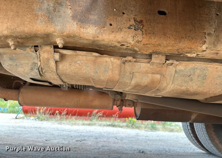 image for item EK0002 1994 Ford F450 Super Duty utility / service truck