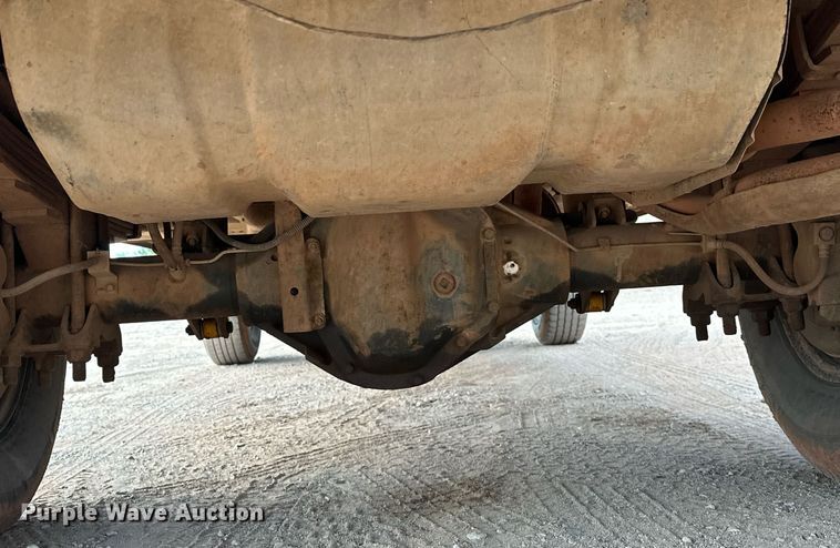 image for item EK0002 1994 Ford F450 Super Duty utility / service truck