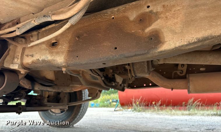 image for item EK0002 1994 Ford F450 Super Duty utility / service truck