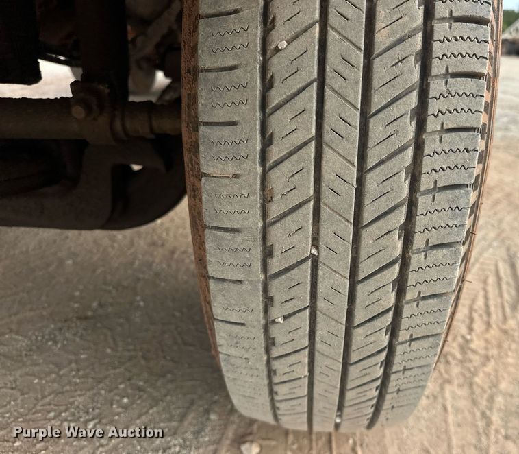 image for item EK0002 1994 Ford F450 Super Duty utility / service truck