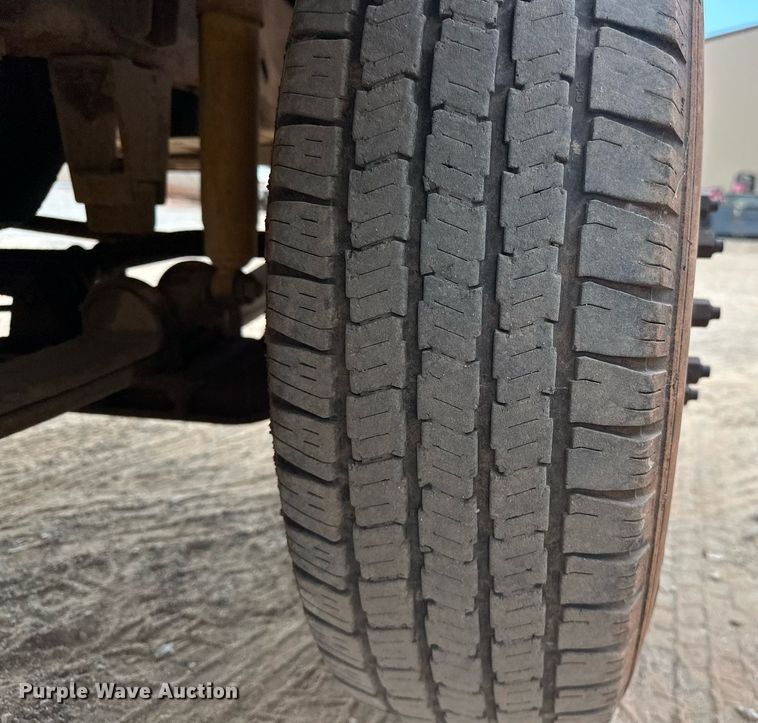 image for item EK0002 1994 Ford F450 Super Duty utility / service truck