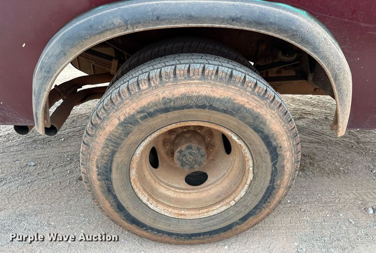 image for item EK0002 1994 Ford F450 Super Duty utility / service truck