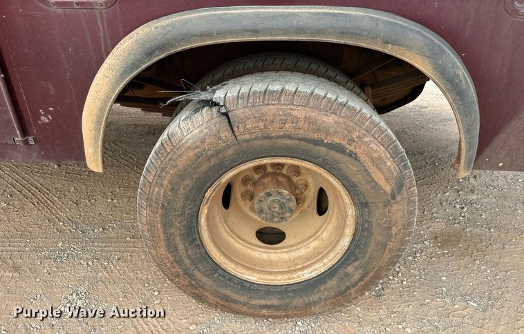 image for item EK0002 1994 Ford F450 Super Duty utility / service truck