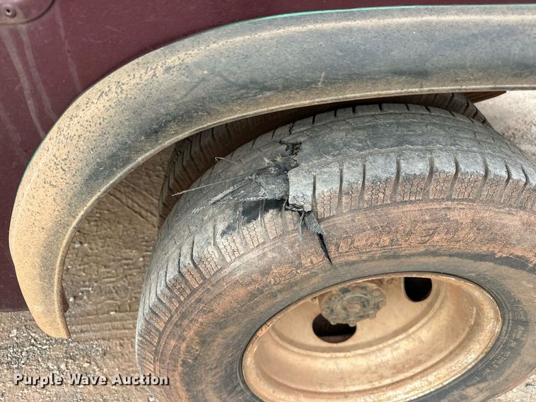 image for item EK0002 1994 Ford F450 Super Duty utility / service truck