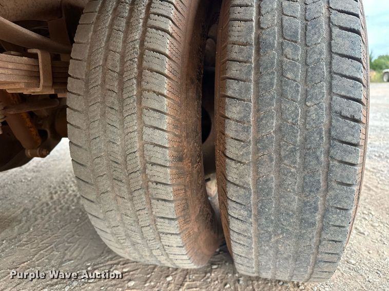 image for item EK0002 1994 Ford F450 Super Duty utility / service truck