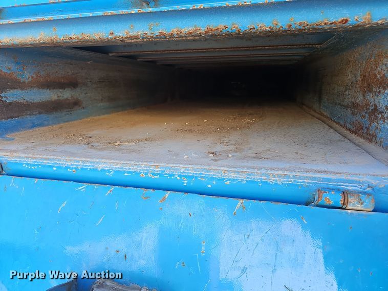 image for item EK0887 2001 International  4700 flatbed truck