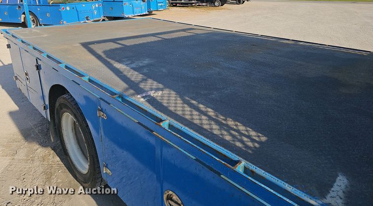 image for item EK0887 2001 International  4700 flatbed truck