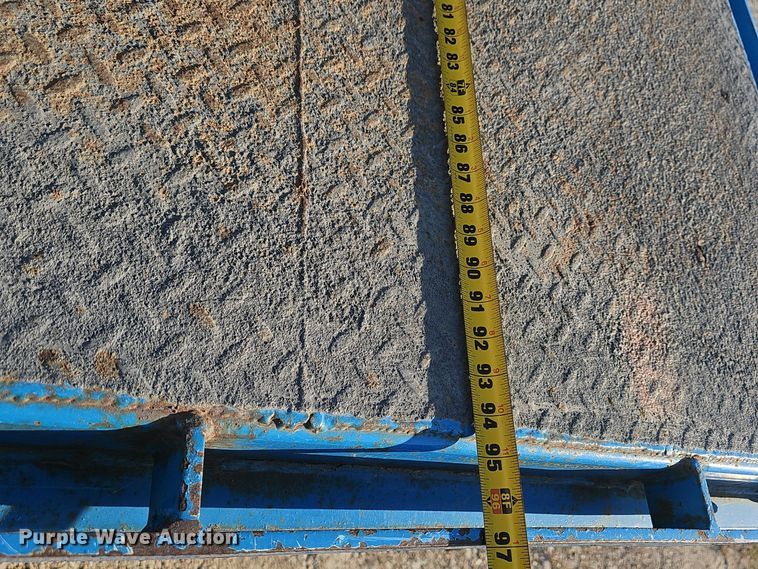 image for item EK0887 2001 International  4700 flatbed truck