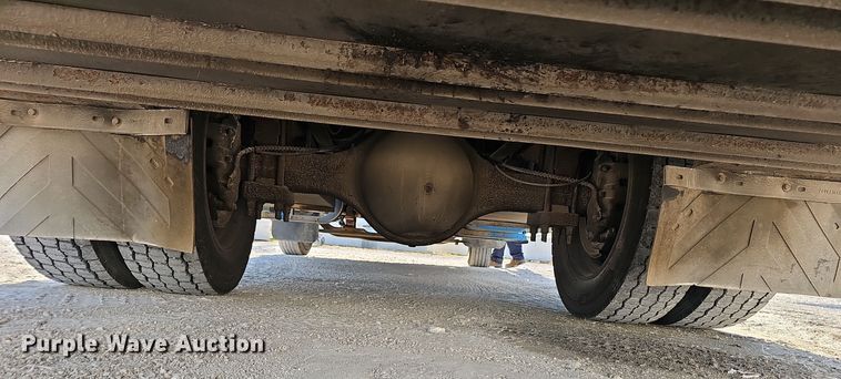 image for item EK0887 2001 International  4700 flatbed truck