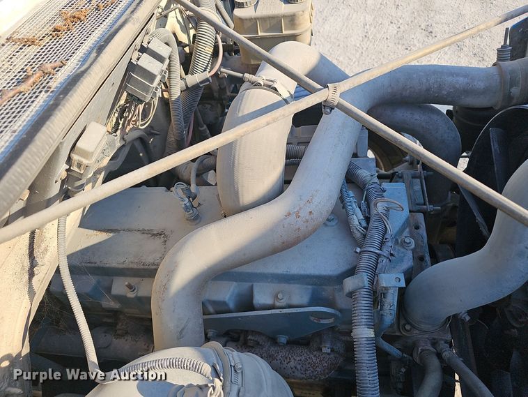 image for item EK0887 2001 International  4700 flatbed truck