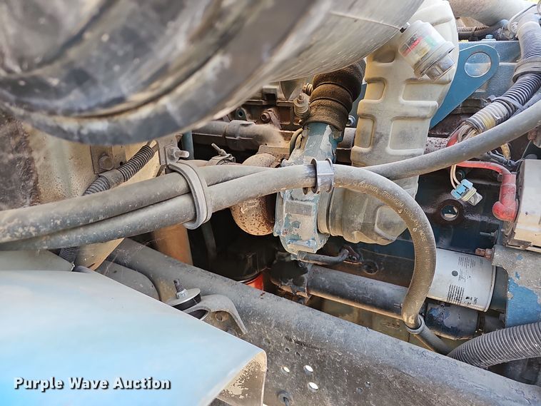 image for item EK0887 2001 International  4700 flatbed truck