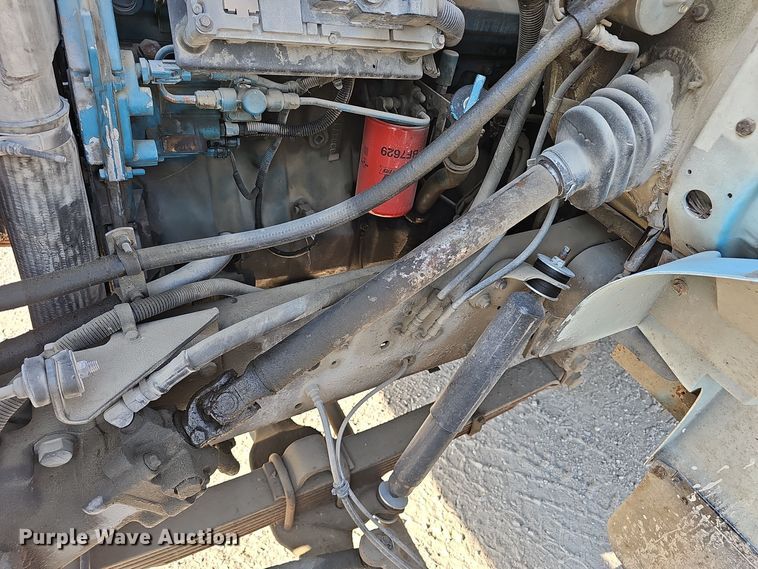 image for item EK0887 2001 International  4700 flatbed truck