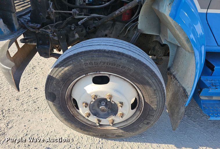 image for item EK0887 2001 International  4700 flatbed truck