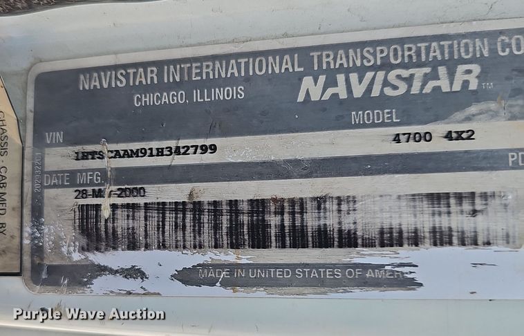 image for item EK0887 2001 International  4700 flatbed truck