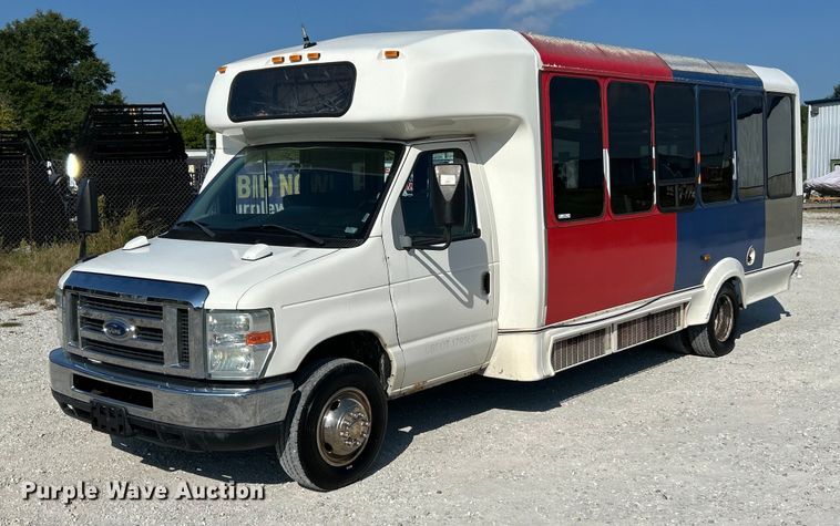 image for item EK3403 2012 El Dorado 250 Aerotech shuttle bus