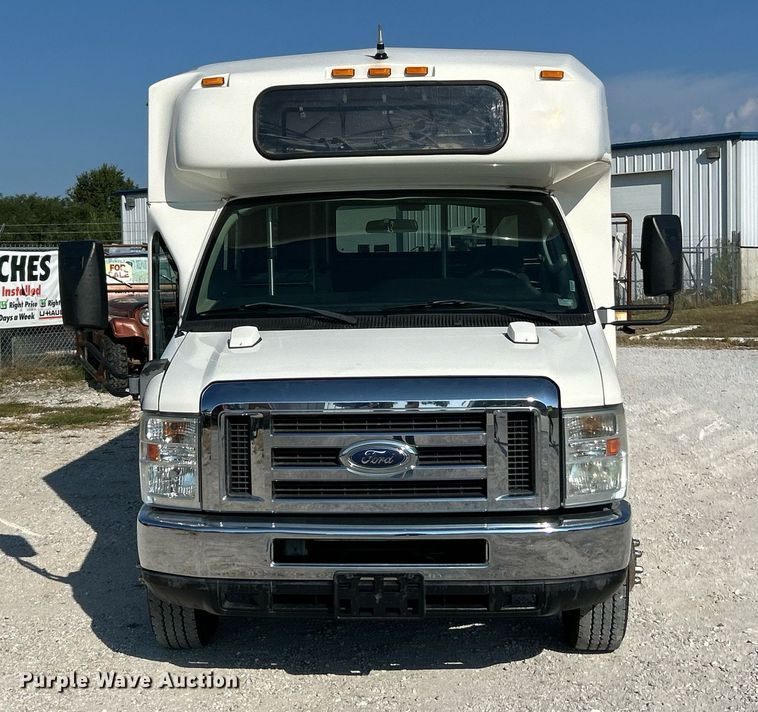 image for item EK3403 2012 El Dorado 250 Aerotech shuttle bus