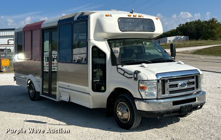 image for item EK3403 2012 El Dorado 250 Aerotech shuttle bus