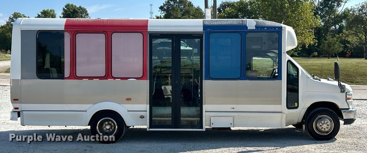 image for item EK3403 2012 El Dorado 250 Aerotech shuttle bus
