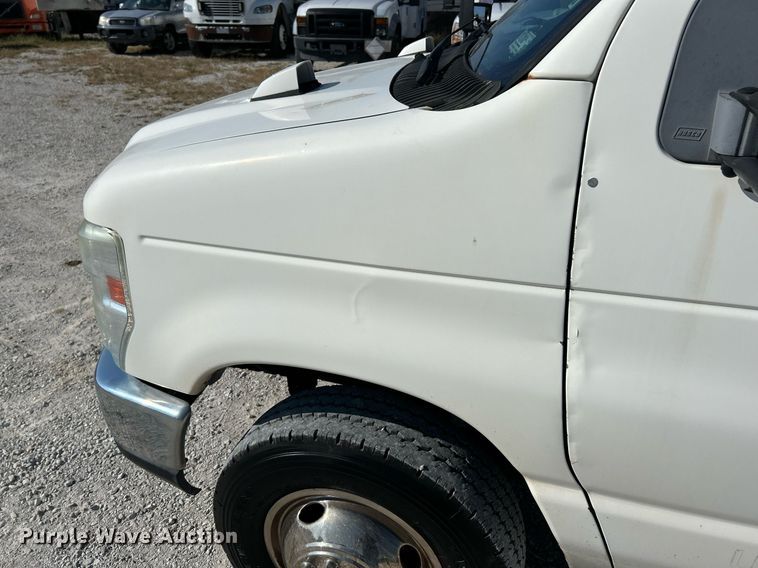 image for item EK3403 2012 El Dorado 250 Aerotech shuttle bus