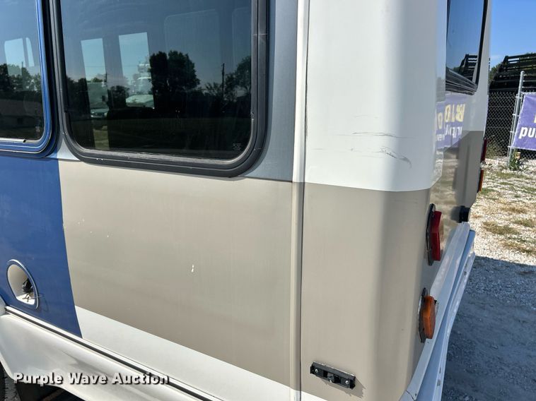 image for item EK3403 2012 El Dorado 250 Aerotech shuttle bus