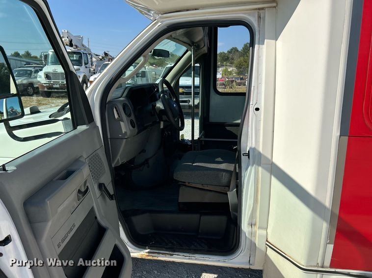 image for item EK3403 2012 El Dorado 250 Aerotech shuttle bus