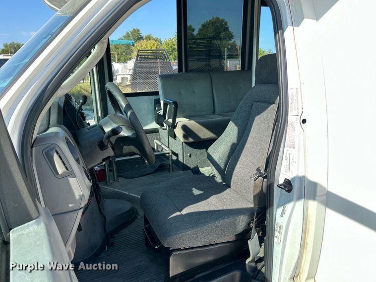 image for item EK3403 2012 El Dorado 250 Aerotech shuttle bus