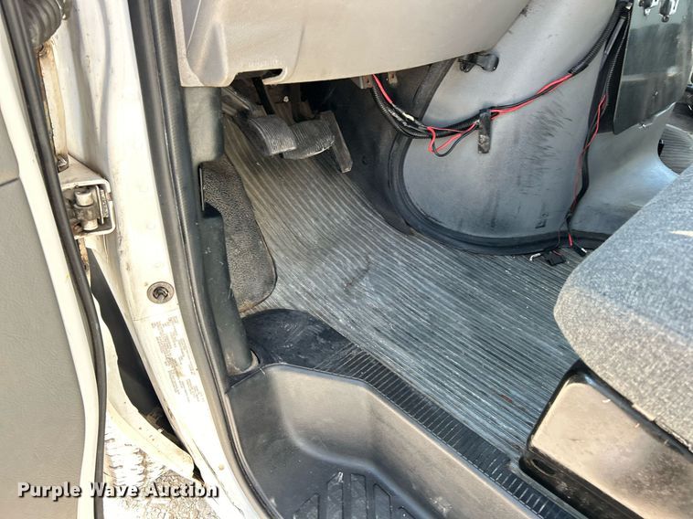 image for item EK3403 2012 El Dorado 250 Aerotech shuttle bus