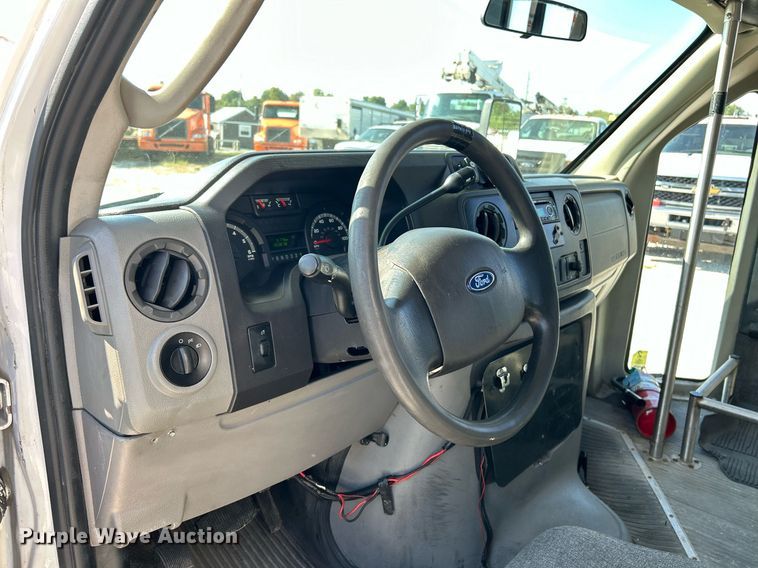 image for item EK3403 2012 El Dorado 250 Aerotech shuttle bus