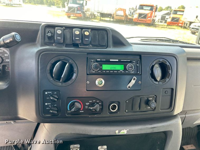 image for item EK3403 2012 El Dorado 250 Aerotech shuttle bus