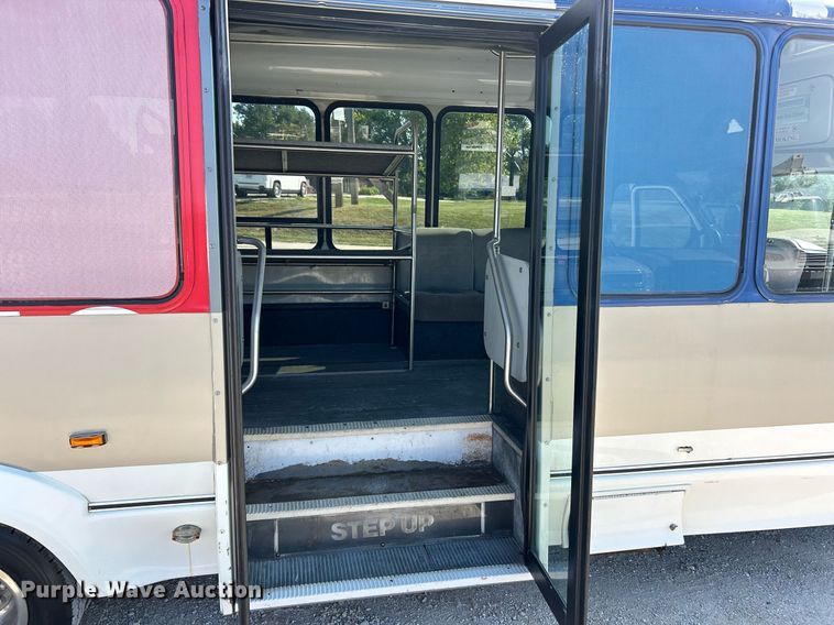 image for item EK3403 2012 El Dorado 250 Aerotech shuttle bus