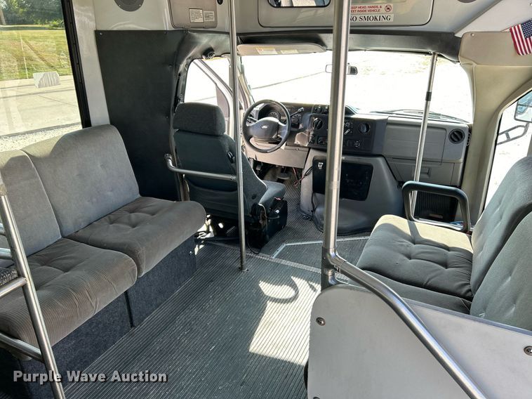 image for item EK3403 2012 El Dorado 250 Aerotech shuttle bus