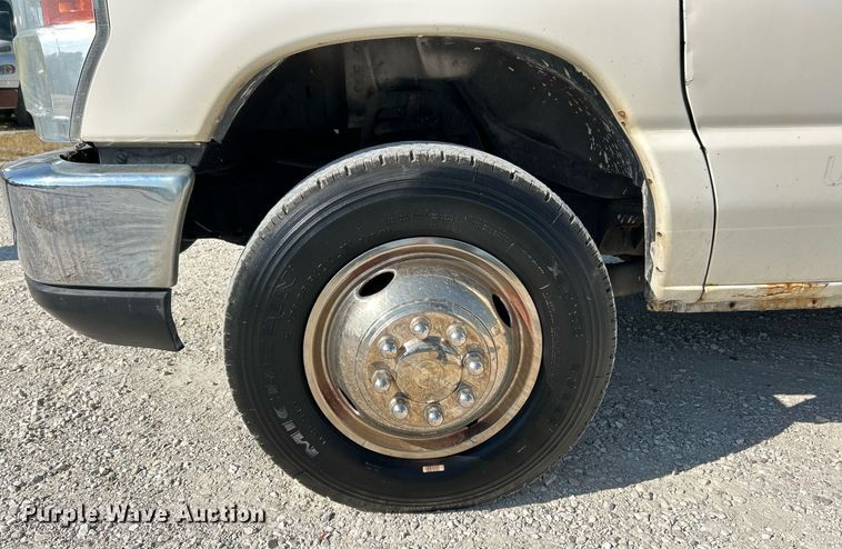 image for item EK3403 2012 El Dorado 250 Aerotech shuttle bus