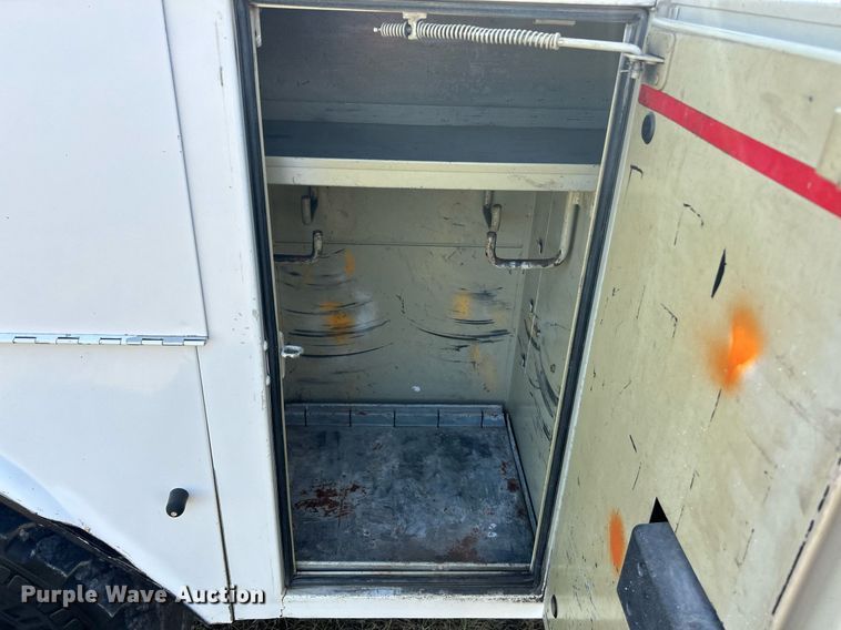 image for item EK3405 2016 Ford F550 XL Super Duty utility / service truck