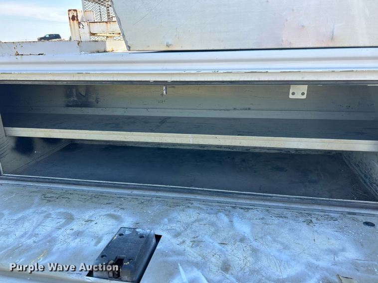 image for item EK3405 2016 Ford F550 XL Super Duty utility / service truck