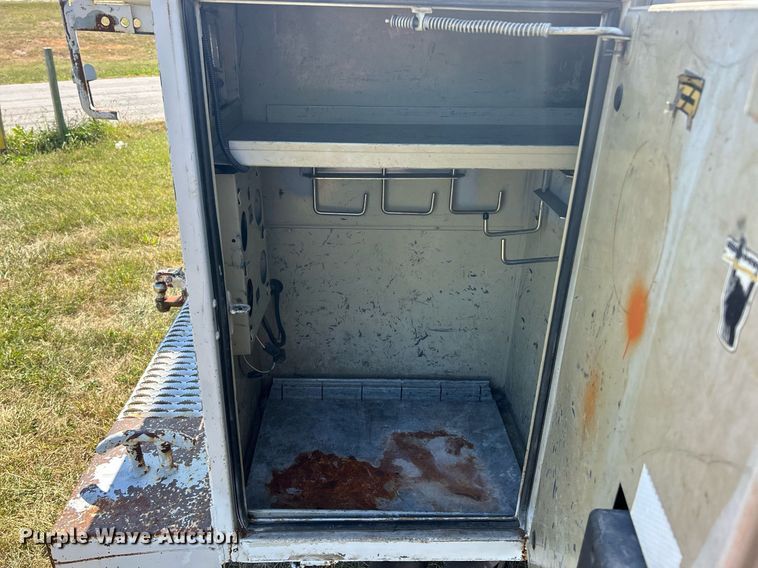 image for item EK3405 2016 Ford F550 XL Super Duty utility / service truck