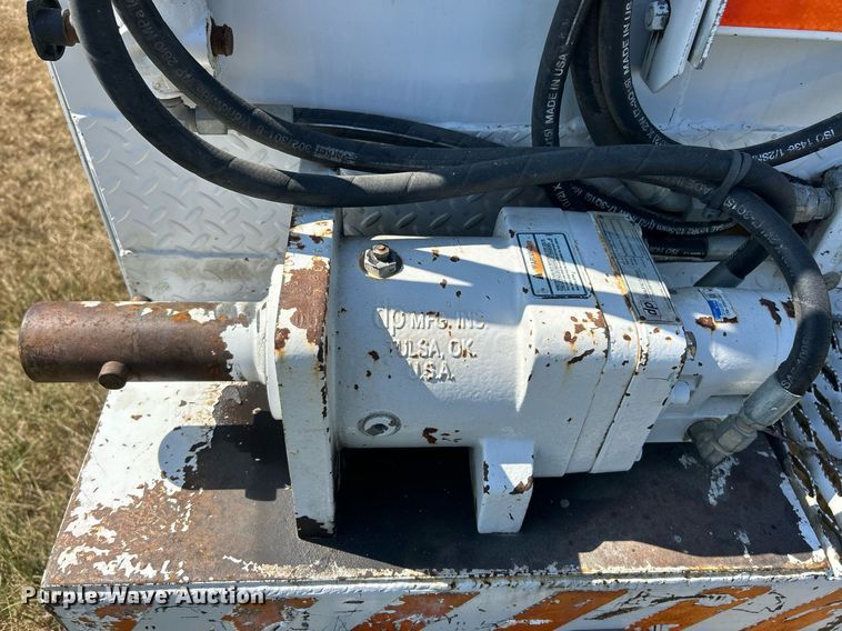 image for item EK3405 2016 Ford F550 XL Super Duty utility / service truck