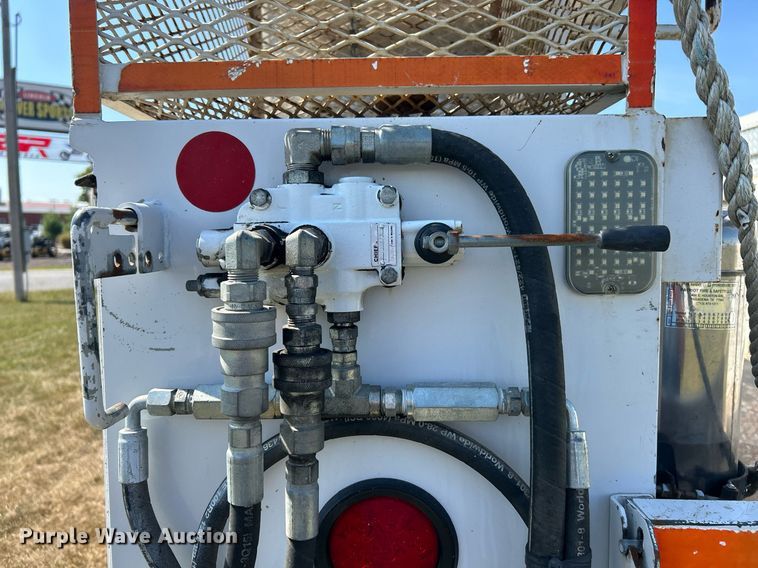 image for item EK3405 2016 Ford F550 XL Super Duty utility / service truck