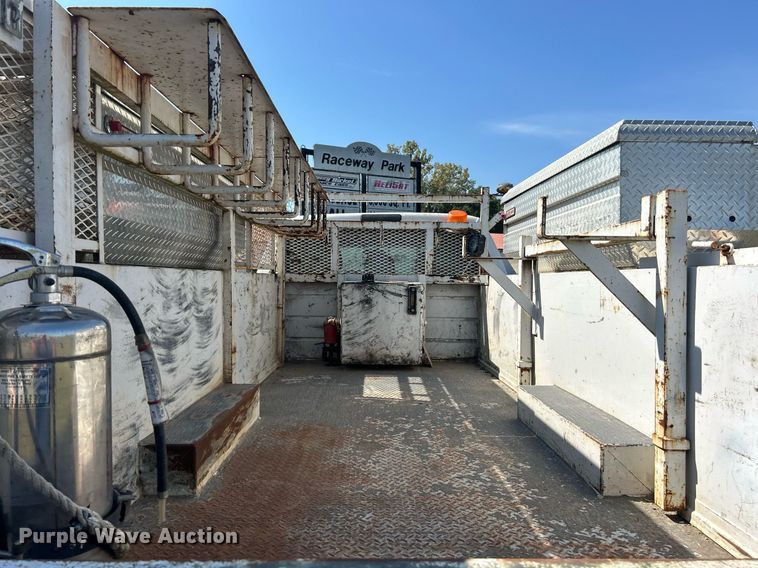 image for item EK3405 2016 Ford F550 XL Super Duty utility / service truck