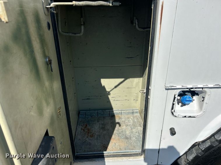 image for item EK3405 2016 Ford F550 XL Super Duty utility / service truck