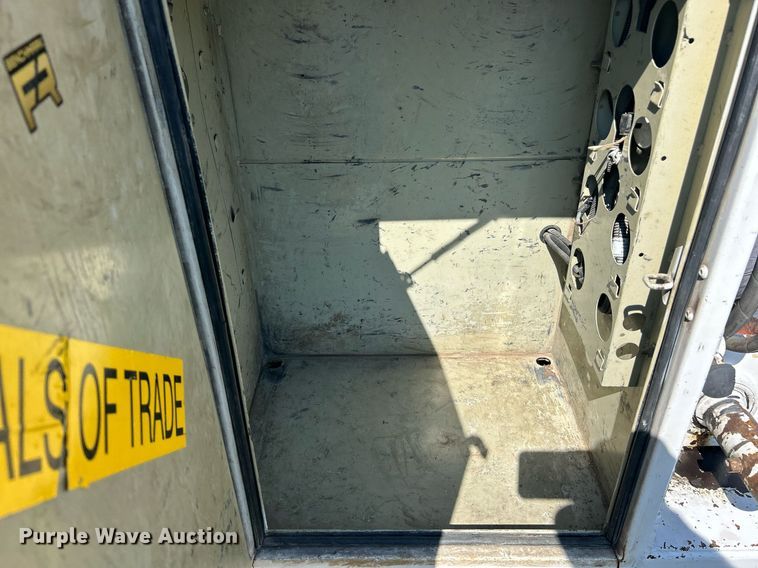 image for item EK3405 2016 Ford F550 XL Super Duty utility / service truck