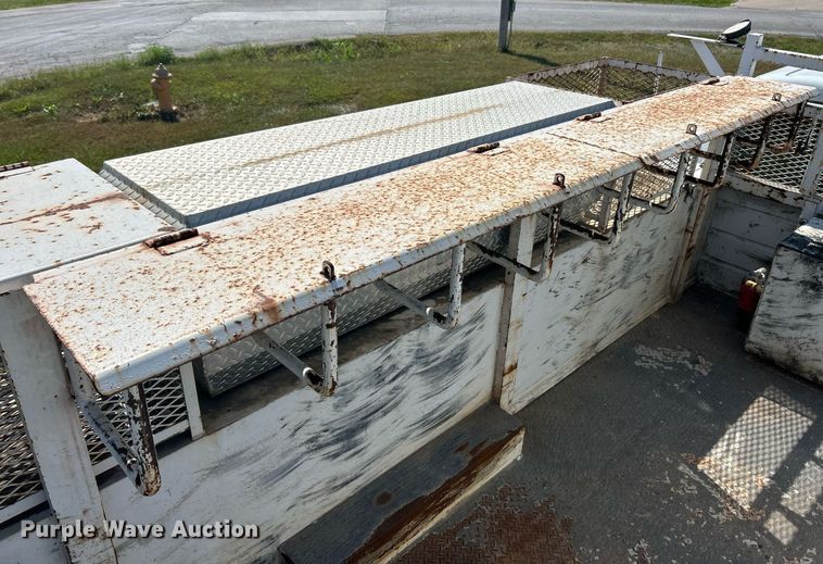 image for item EK3405 2016 Ford F550 XL Super Duty utility / service truck